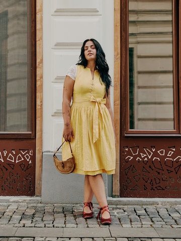 Yellow Dirndl Look