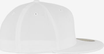 Flexfit Premium 210 Fitted Cap in Weiß