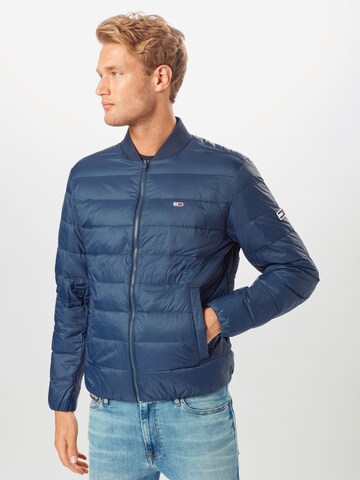 Tommy Jeans Regular Fit Jacke in Blau: predná strana