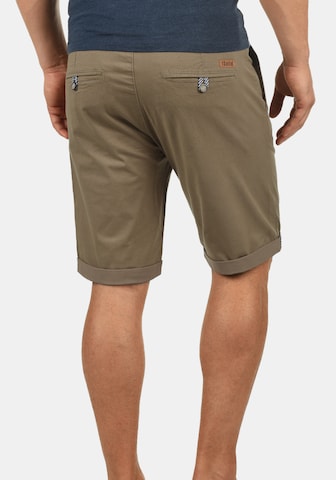 !Solid Regular Chinoshorts 'Monty' in Braun