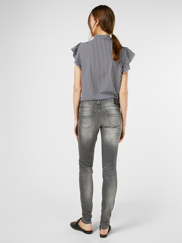 Coupe slim Jean Herrlicher en gris : derrière