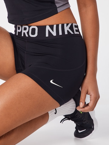 NIKE Skinny Sporthose in Schwarz