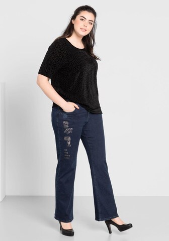 SHEEGO Bootcut Jeans in Blau