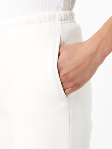 Gina Tricot Zwężany krój Spodnie w kolorze biały