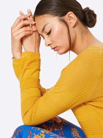 Pull-over 'CAVIAR' ONLY en jaune