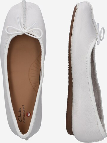 CLARKS Ballerina 'Freckle Ice' i vit