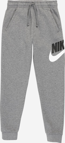 Effilé Pantalon Nike Sportswear en gris : devant