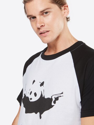 T-Shirt 'Banksy Panda' Mister Tee en blanc