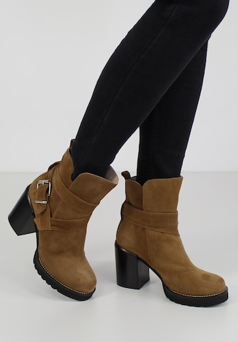 EVITA Ankle Boots in Brown