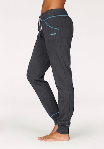 BENCH - Slimfit Calças em cinzento