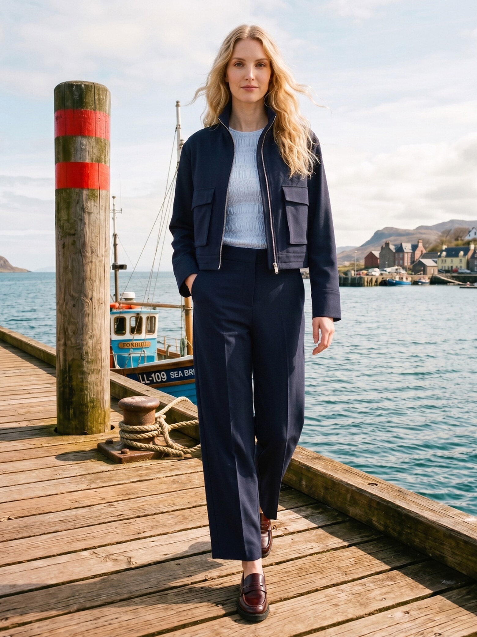 Janika - Navy Utility Set Look