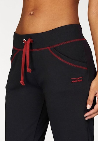 Slimfit Pantaloni de la BENCH pe negru