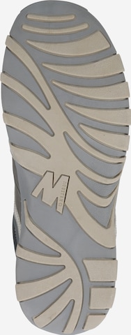 Chaussure de sport à lacets MUSTANG en gris