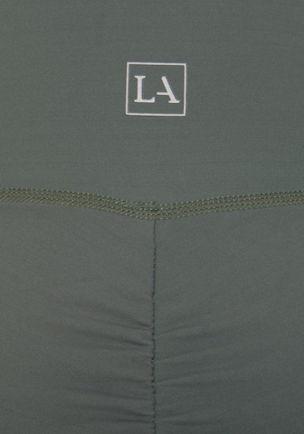 Skinny Pantaloni sportivi di LASCANA ACTIVE in verde