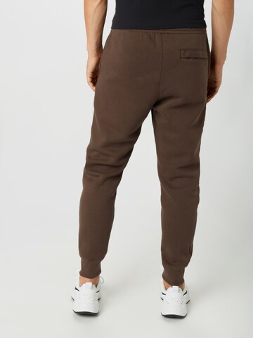 Nike Sportswear Tapered Trousers 'Club Fleece' in Brown