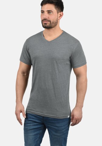 !Solid V-Shirt 'Bedo' in Grau: predná strana