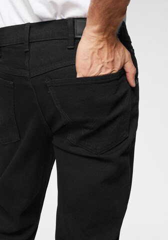 WRANGLER Regular Jeans 'Authentic Straight' in Schwarz