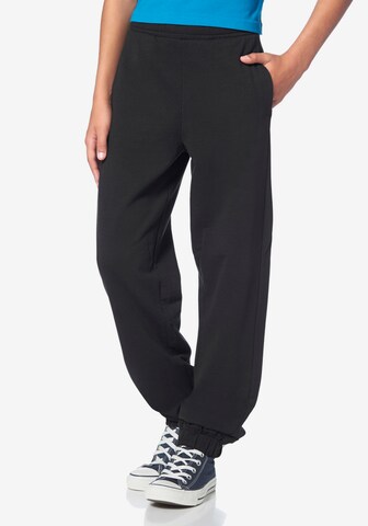 EASTWIND Loose fit Workout Pants in Black: front
