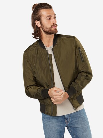 Urban Classics Between-Season Jacket in Green: front