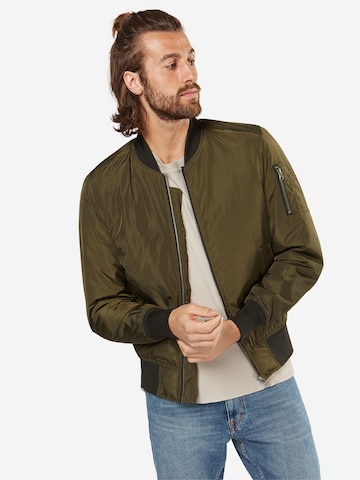 Veste mi-saison Urban Classics en vert : devant