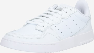 ADIDAS ORIGINALS Sneakers low 'Supercout' i hvit: forside