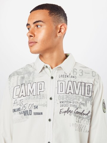 Coupe regular Chemise CAMP DAVID en blanc