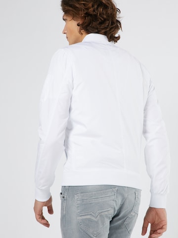 Veste mi-saison Urban Classics en blanc : derrière