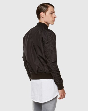 ALPHA INDUSTRIES Between-Season Jacket 'MA-1 TT' in Black