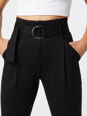 Regular Pantaloni cutați 'BAILEY' de la VERO MODA pe negru