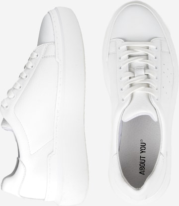 ABOUT YOU - Zapatillas deportivas bajas 'Malina' en blanco