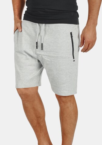 Regular Pantalon 'Taras' !Solid en gris : devant