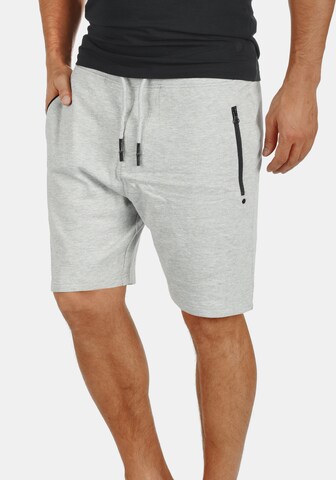 !Solid Regular Sweatshorts 'Taras' in Grau: predná strana