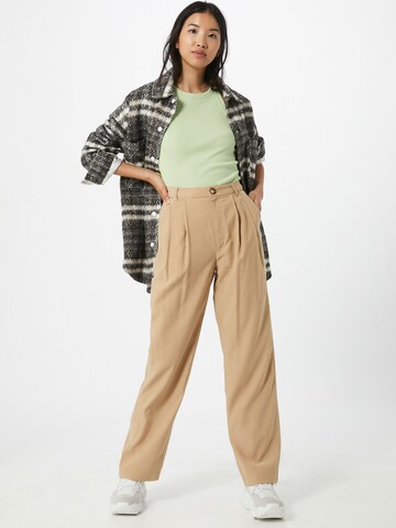 Wide leg Pantaloni con pieghe 'Nimma' di Moves in marrone