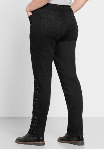 SHEEGO Regular Jeans in Schwarz