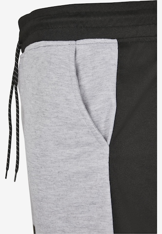 SOUTHPOLE Regular Shorts in Grau