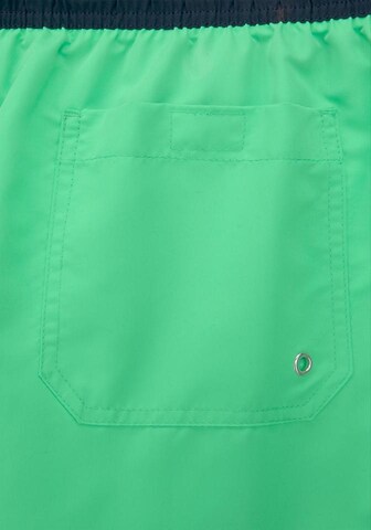 Shorts de bain KangaROOS en vert