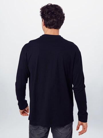Urban Classics جينز مضبوط قميص بلون أسود