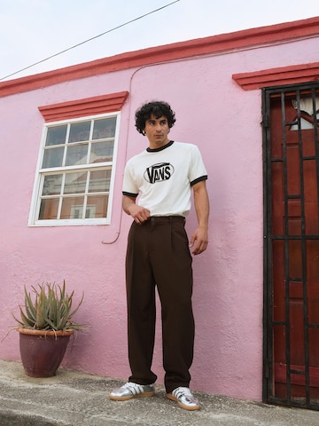 Tshirt and Brown Trousers Look