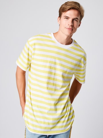 T-Shirt Urban Classics en jaune : devant