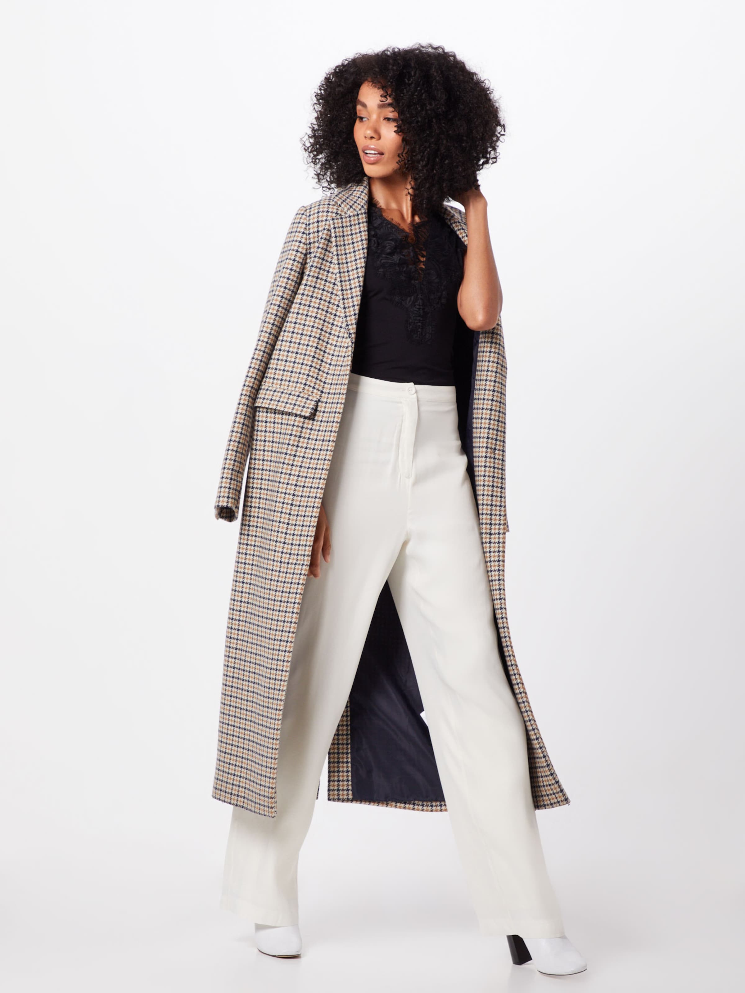 PIECES Топ 'Ilu' в Черный