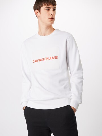 Calvin Klein Jeans Mikina 'Institutional' – bílá: přední strana