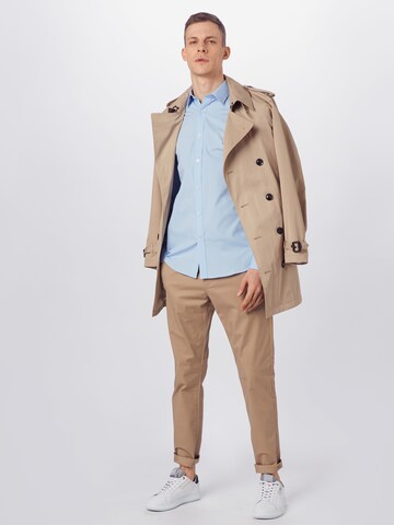 Matinique Slim fit Πουκάμισο για το γραφείο 'Robo' σε μπλε