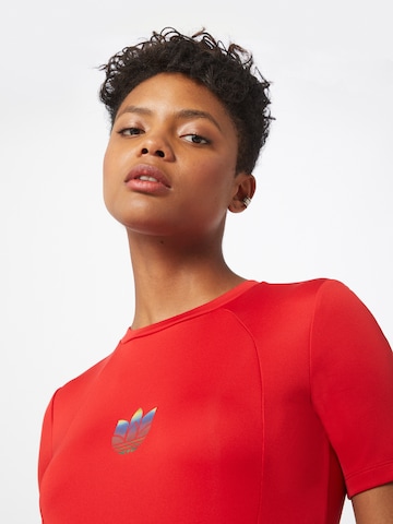 ADIDAS ORIGINALS Shirt 'Adicolor' in Rood