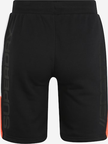 Regular Pantaloni sport de la Superdry pe negru