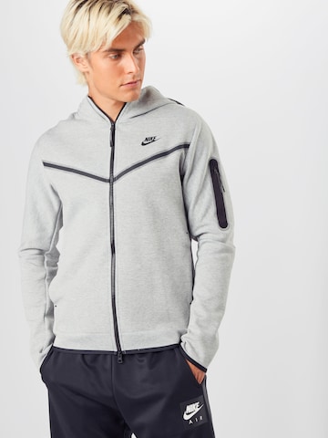Veste de survêtement Nike Sportswear en gris : devant
