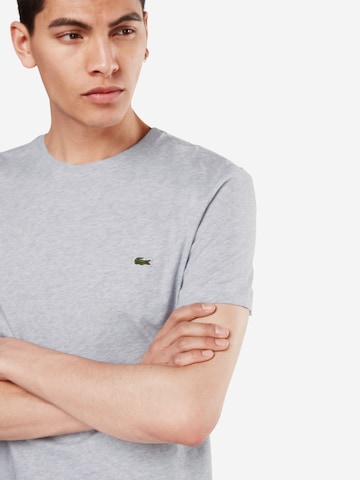 LACOSTE Regular fit Μπλουζάκι σε γκρι