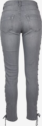 Skinny Jeans di Urban Classics in grigio