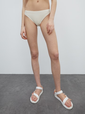 EDITED Regular Bikiniunderdel 'Rochelle' i beige: forside