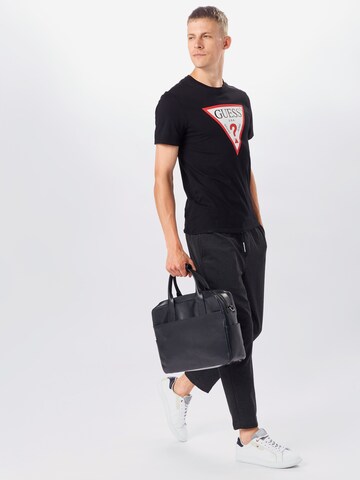 GUESS Regular Fit T-Shirt in Schwarz