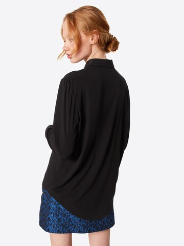 Samsøe Samsøe - Blusa 'Milly' em preto: atrás